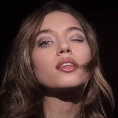 mervenrydn's profile picture. 