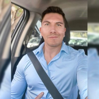 yisra's profile picture. En el viaje de la reflexión, la humanización, el sentido común y el sentido del humor.