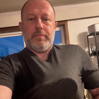 DScenson9262's profile picture. 