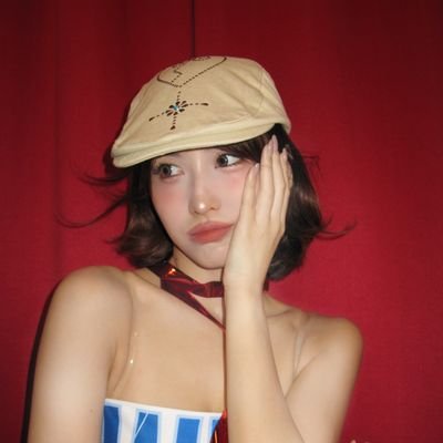 mogmog119's profile picture. 모모뿐