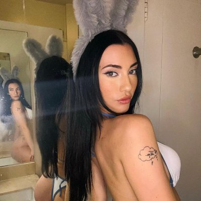 rachelmillibaex's profile picture. Finding my way home 🛸