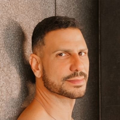 Marcioangelosa's profile picture. Cantor e compositor baiano vivendo
atualmente em Madri, na Espanha.
Comecou a cantar nas rodas de amigos,
bandas e bares. Sempre bebendo da
fonte da MPB e espec