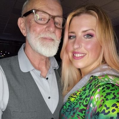 shezrez8's profile picture. 🏴󠁧󠁢󠁳󠁣󠁴󠁿 Mother, blether.
Love music and general hilarity 
All views are my own