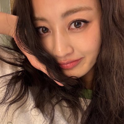 erraticdiariess's profile picture. literally “erratic diaries”