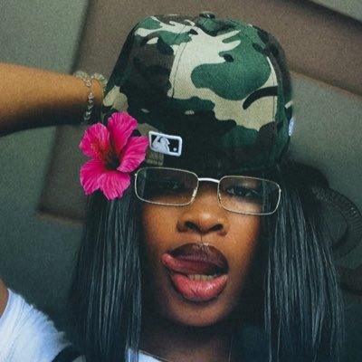 DeRick35_'s profile picture. I think I’m real 🤭