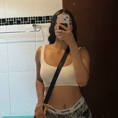 mariacandza's profile picture. 