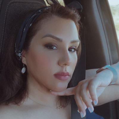 iiampenelope's profile picture. متخصص محصولات آرایشی-بهداشتی (کتاب، یوگا، موزیک، پادکست و سکوت انتخاب منه)