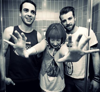 Paramore is a band! @FBRWebstore Follows! únete en nuestra página de facebook: