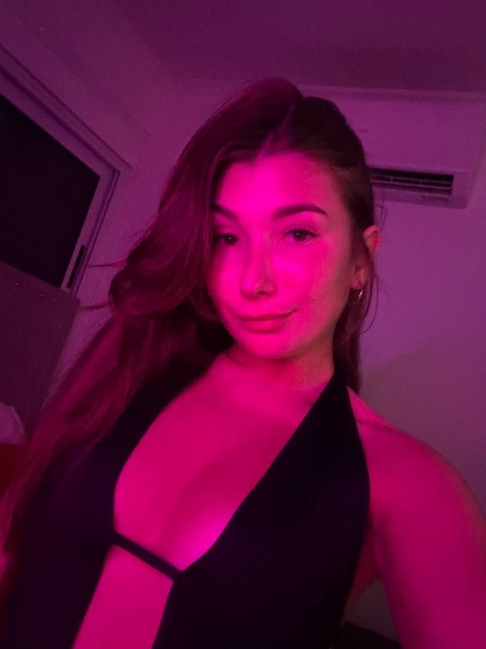 lilliana_front's profile picture. hello 19f - new alt
hoping to find moots /besties to talk to
