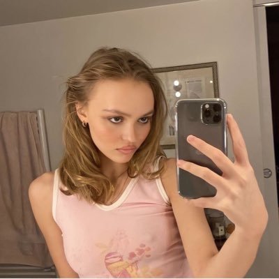 berrykitka's profile picture. ⋆˚꩜｡ 𝓭𝓲𝓪𝓻𝔂|| ɪɴᴛᴇʀᴀᴄᴛɪᴠᴇ |cw: 56kg gw: 43kg lw: 53kg hw: 60kg ──★ ˙🍓 ̟ !!