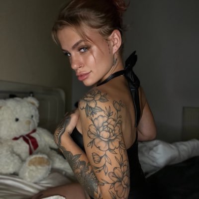 mistressAlexa58's profile picture. I am looking for a submissive slave to pimp and whore out as a sissy👣👗👠💄👄