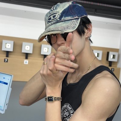 itboyparkwonbin's profile picture. 
