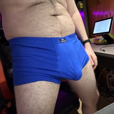 BruceMacXxx's profile picture. FR/EN Bisexual Hung Bottom Male, open to anything Account is free, tips are welcum 😈