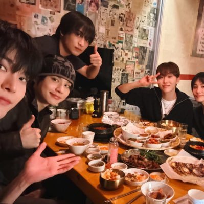 vousappelez's profile picture. buat baca im 27 yo btw