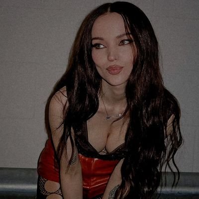 Saphireriegns's profile picture. 