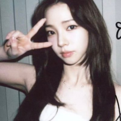 loevjai's profile picture. days blend to one when im on the right beaches