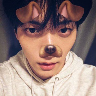 dearestdecember's profile picture. palakpakan nyo tong papansin na to bigyan nyo na rin ng award