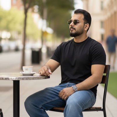 smoizs's profile picture. I transform businesses & help them reach their goals using digital tech & UX thinking. I inspire & lead a team of equally enthusiastic individuals at @conceptlz