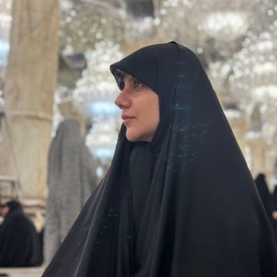 hanairandokht's profile picture. خلوت گزیده.