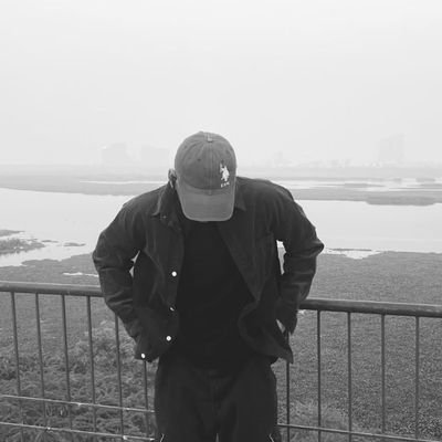 Nik_Ramla's profile picture. Cuando escribí mi primer poema sobre tu piel, me gané el título de poeta.