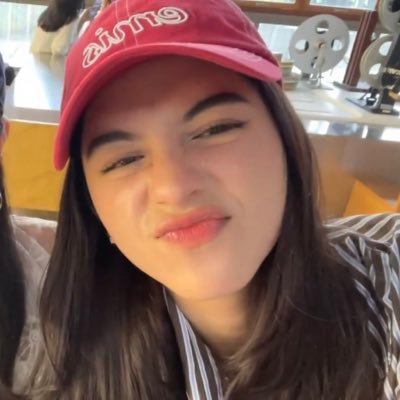 poetfolks's profile picture. 