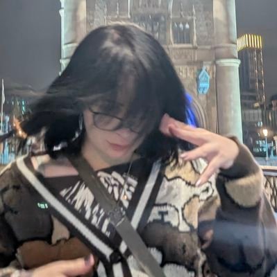 neur0waste's profile picture. unrecognisable 
@crytr_
