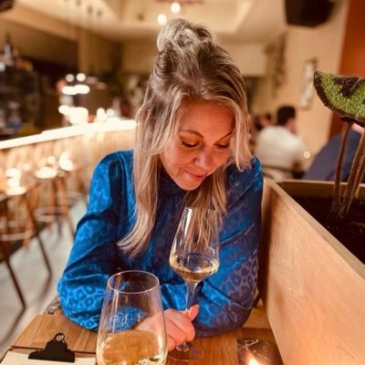 doesliefjoh's profile picture. Ik identificeer me als een trans-miljonair 🌈🦄