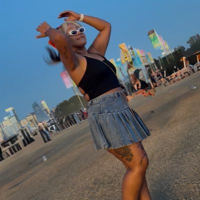 wxnderlustmaria's profile picture. 11:11