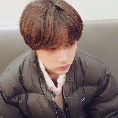 creambeomm's profile picture. that one oomf thats too song of the stars pilled seeing txt on 01/17 !!