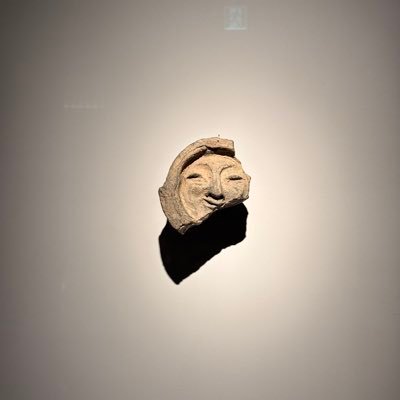 HAZEL76persona's profile picture. 고독한 인생. 조용한 강인함. 은은한 도른미. 아싸.