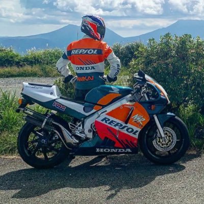 mc28_96sp's profile picture. NSR250R🏍と夫婦共同所有のRVF🏍️/バイクを眺めながら缶コーヒーを飲める場所を求めて走ってます☕️ /基本夫婦ツー/走るのも磨くのも作るのも好き(°▽°) ︎/︎YouTube初めました◀◁ꫛꫀꪝ