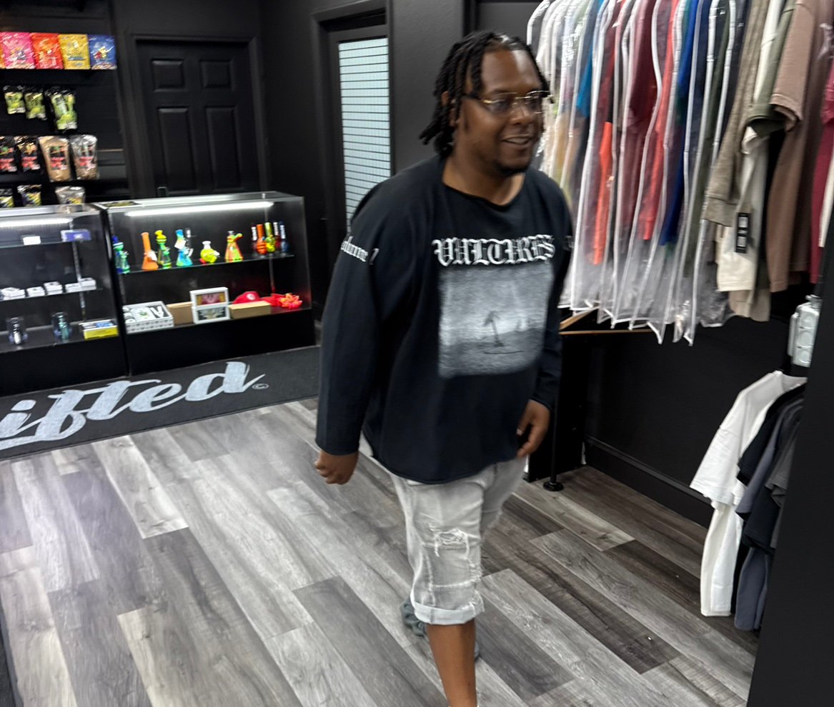 OutTheWayQuis's profile picture. (Last twitter got hacked 🤦🏾‍♂️) Everything is about the family‼️ 👑👑 💍 #SB🏀