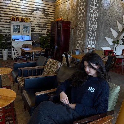 ari8g's profile picture. 
