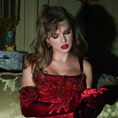 laufeyswift's profile picture. 24 | stream “the life of a showgirl” and “a matter of time”