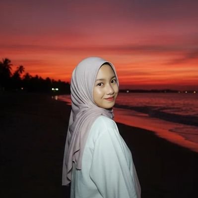 notchaachaa's profile picture. one step closer