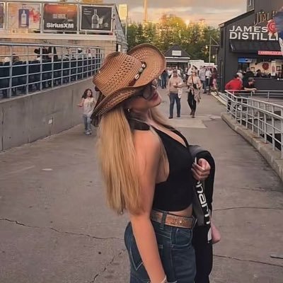 laineywilsonTM's profile picture. Somewhere Over Laredo and the Whirlwind (Deluxe) album are your new favorite listens ✨🔗TO SUPPORT, https://t.co/uMSIbdLxKK ONLY PERSONAL PG