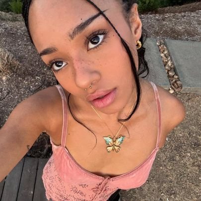 madeiraline's profile picture. 