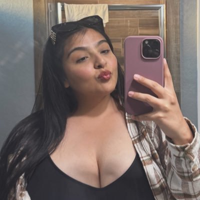 espychavezzz's profile picture. she/her