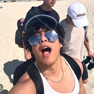 baothiento's profile picture. design engineer | building @joinscraps & @zeneditorco | cs + art @columbia