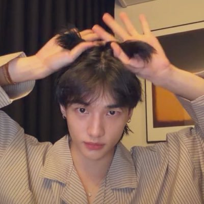 alelovshnflx's profile picture. 움츠렸던 꽃들은 곧 피어나 🌸