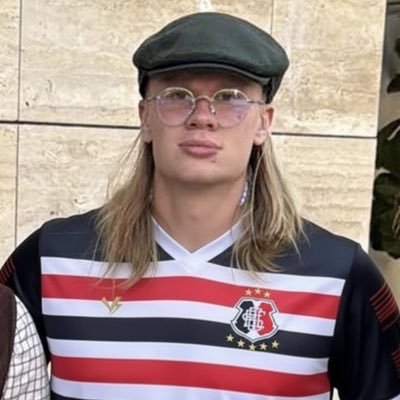 yurilopes1102's profile picture. Nem lembro mais como se usa essa rede social😳

Apaixonado pelo santa cruz e pelo liverpool🇾🇪🔴

S.T.A 🇾🇪
L.F.C.🔴