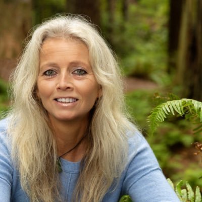 dreamslovensoul's profile picture. Altered states: dreams, lust, awakening. Reflections for those walking the line between craving and clarity.