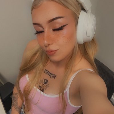 LiviaRewards's profile picture. Tune in live daily on Kick! | https://t.co/XbUOisTvPI | $5,000 in monthly leaderboards | https://t.co/y4kn0Dkm6n | Daily giveaways |