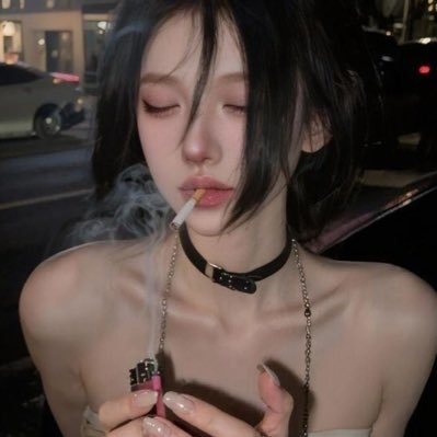 hytng's profile picture. XX — Guratan Fana. Afdal hanya imaji yang tak pernah terjangkau. Jauh, lampaui segala angan berbatas.