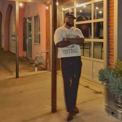 deesimms21's profile picture. 