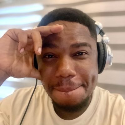 BlessTshitoka's profile picture. La logique fait le plan, mais les émotions écrivent l’histoire. ™✍🏾