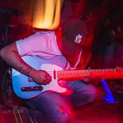 UnTalJosue_e's profile picture. •Guitarrista en @BorealGrizzly •Escuchar un solo género es de adolescentes tarados •Aura
