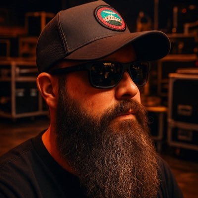 rcjorquera's profile picture. Papá de Valentina, casado con Francisca, Est.congelado de Const. USACH, Rockero, Tecnológico, Misántropo, Denso, Amargo, chato de las protestas y Lego adicto.