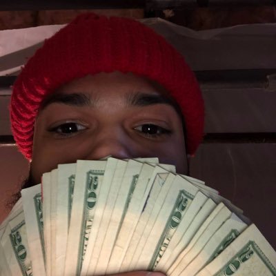 vibewcris_'s profile picture. 