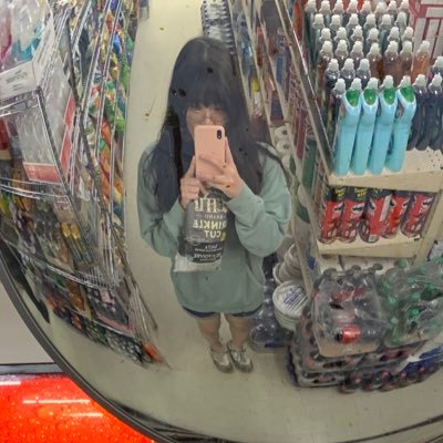 qaramelon's profile picture. silly and strange